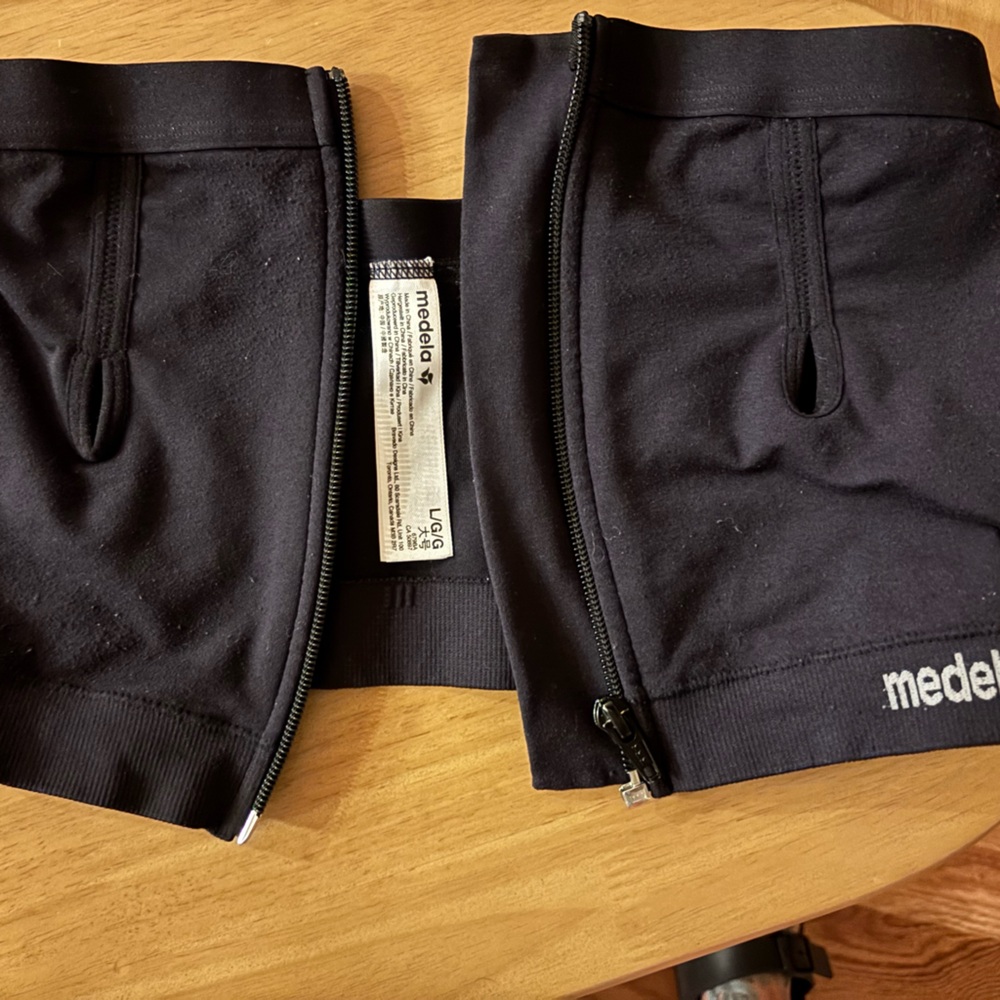 Black Zip-Up Hands-Free Pumping